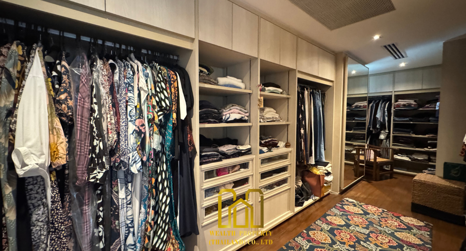 For sale 3 bedrooms condo in Yan Nawa, Bangkok