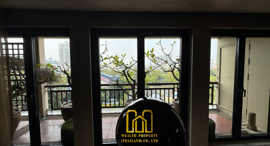 For sale 3 bedrooms condo in Yan Nawa, Bangkok