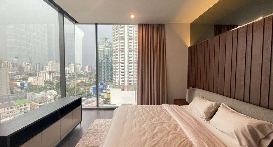 For rent 2 bedrooms condo in Khlong Toei, Bangkok