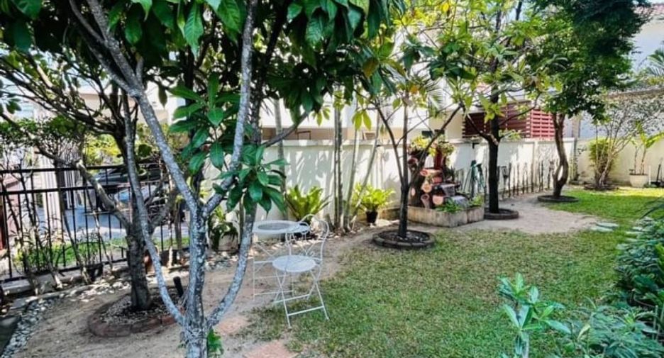 For sale 4 bedrooms house in Mueang Chon Buri, Chonburi