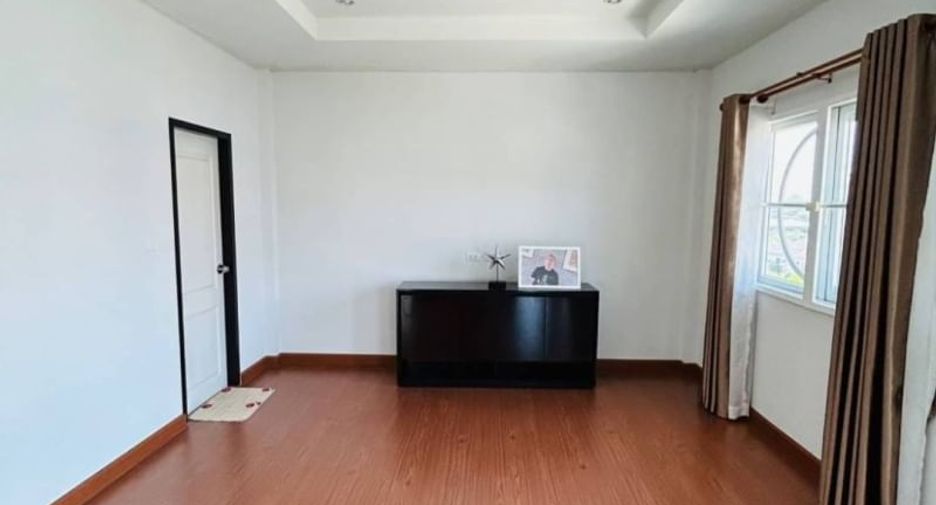 For sale 4 bedrooms house in Mueang Chon Buri, Chonburi