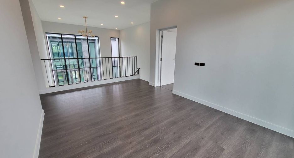 Haus zum Kauf mit 4 Zimmer in Bang Kapi, Bangkok