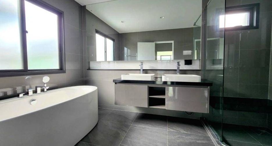 Haus zum Kauf mit 4 Zimmer in Bang Kapi, Bangkok