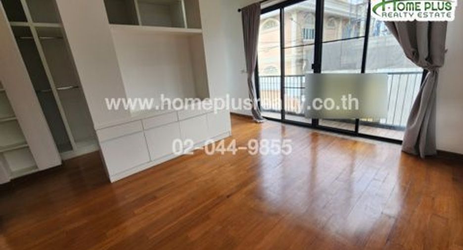 For sale 4 Beds house in Chatuchak, Bangkok