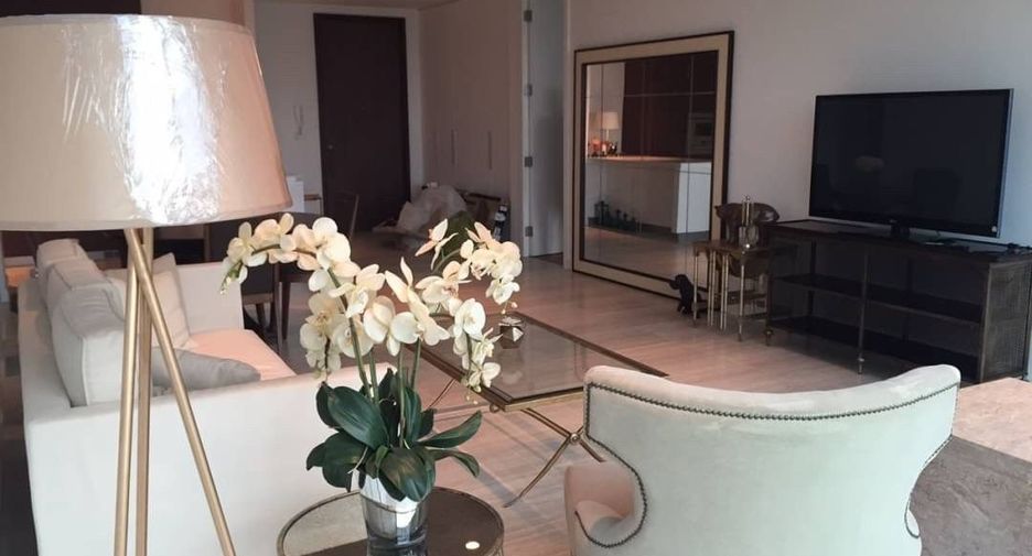 For rent 2 bedrooms condo in Pathum Wan, Bangkok