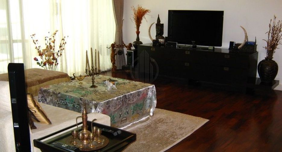 For rent 3 Beds condo in Khlong Toei, Bangkok