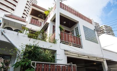 For sale 4 bedrooms condo in Watthana, Bangkok