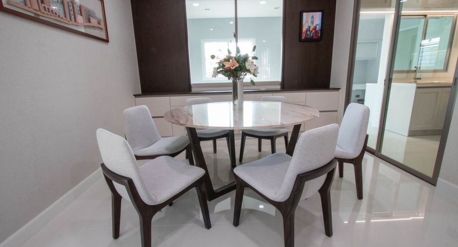 For rent and for sale 3 bedrooms house in Saphan Sung, Bangkok