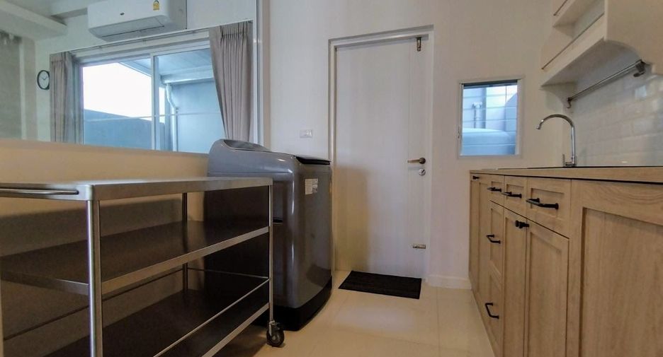 For rent 3 bedrooms townhouse in Prawet, Bangkok