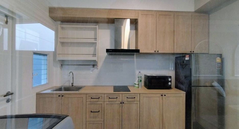For rent 3 bedrooms townhouse in Prawet, Bangkok