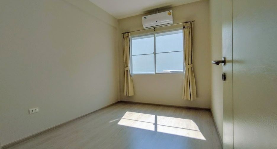 For rent 3 bedrooms townhouse in Prawet, Bangkok