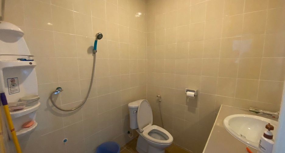 For sale 3 bedrooms retail Space in Bang Phlat, Bangkok
