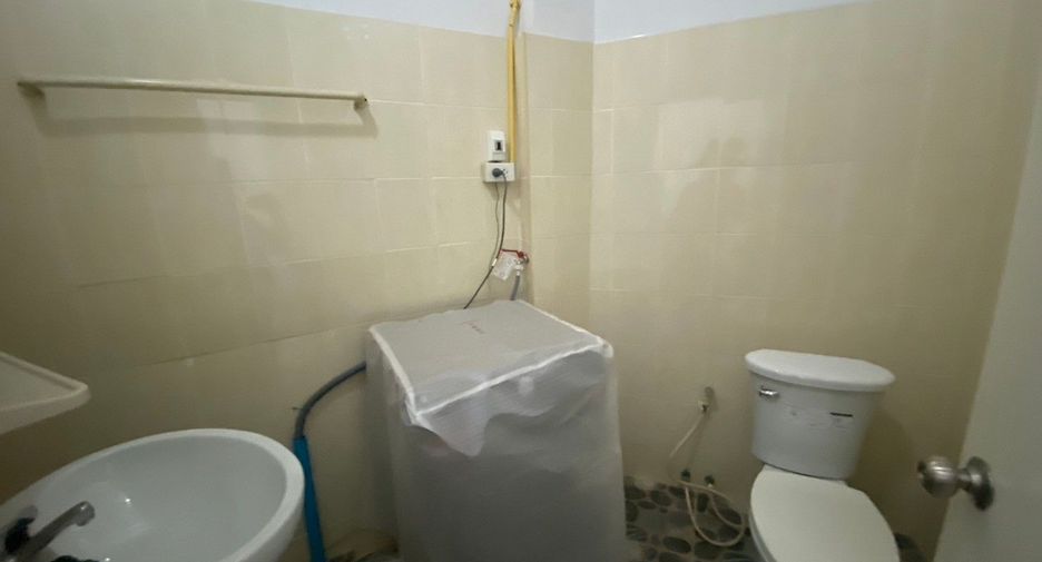 For sale 3 bedrooms retail Space in Bang Phlat, Bangkok