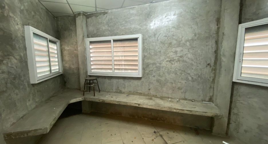For sale 3 bedrooms retail Space in Bang Phlat, Bangkok