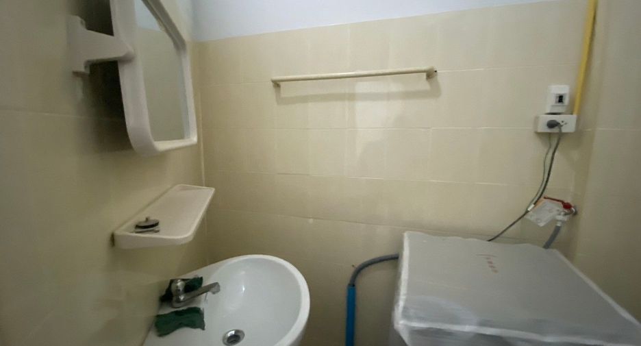 For sale 3 bedrooms retail Space in Bang Phlat, Bangkok