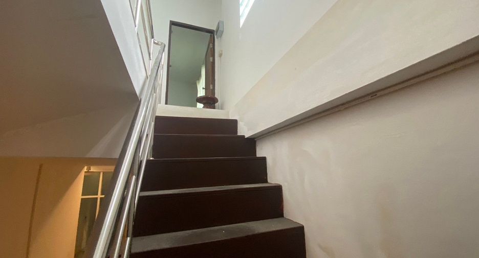 For sale 3 bedrooms retail Space in Bang Phlat, Bangkok