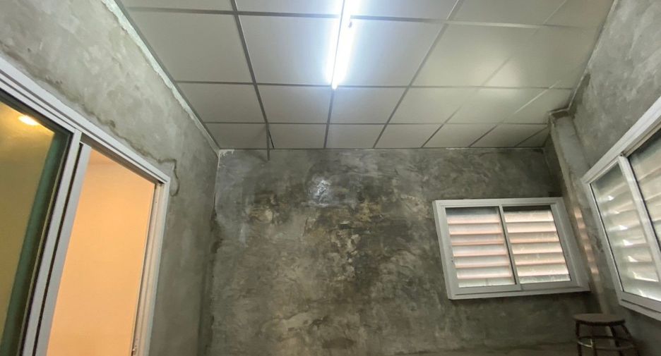 For sale 3 bedrooms retail Space in Bang Phlat, Bangkok