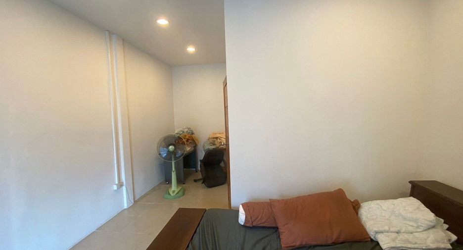 For sale 3 bedrooms retail Space in Bang Phlat, Bangkok