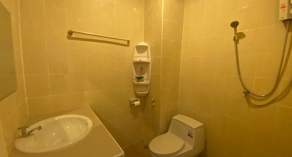 For sale 3 bedrooms retail Space in Bang Phlat, Bangkok