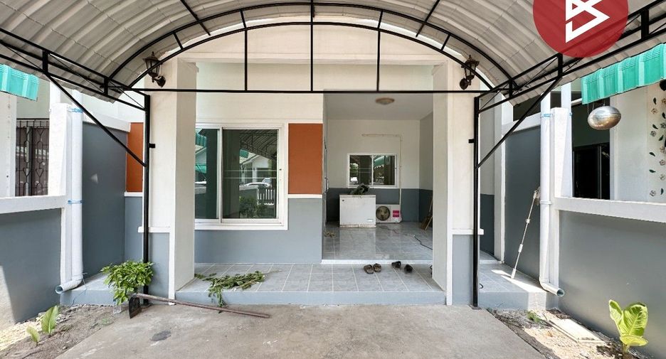 For sale 2 bed townhouse in Chok Chai, Nakhon Ratchasima
