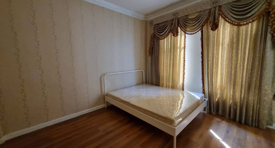 Reihenhaus zur Miete mit 3 Zimmer in Yan Nawa, Bangkok