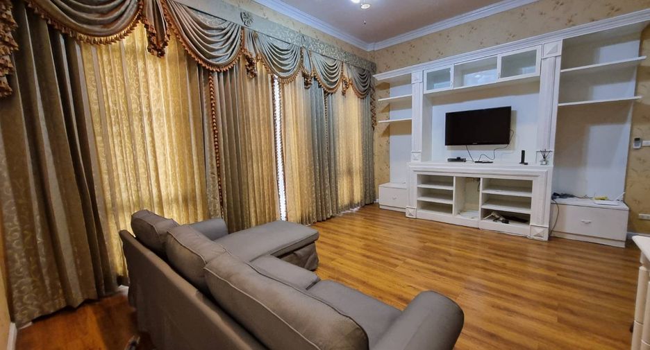 Reihenhaus zur Miete mit 3 Zimmer in Yan Nawa, Bangkok