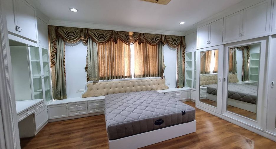 Reihenhaus zur Miete mit 3 Zimmer in Yan Nawa, Bangkok
