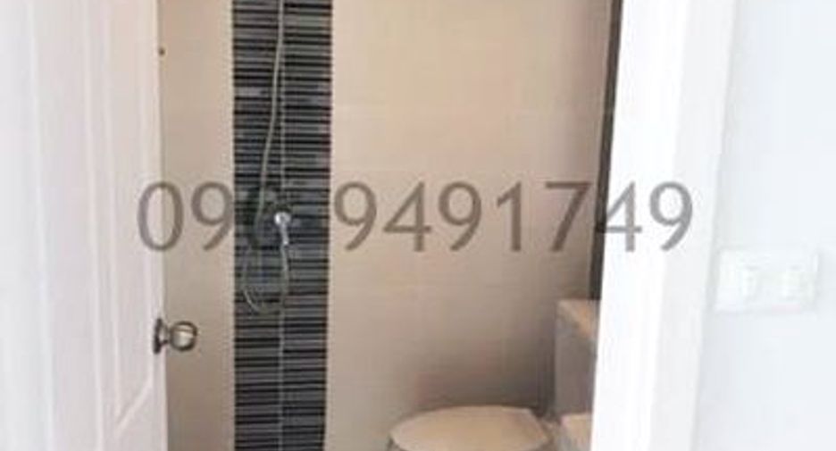 For rent 4 bedrooms townhouse in Khlong Sam Wa, Bangkok