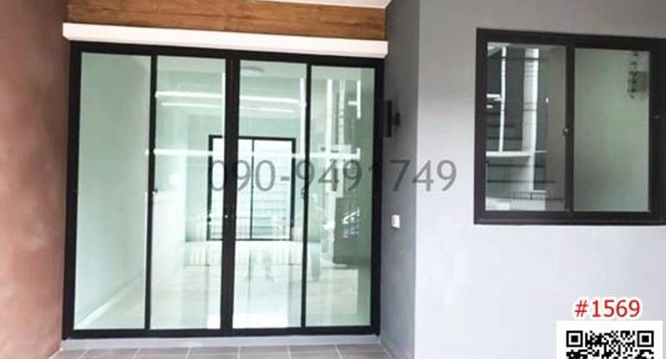 For rent 4 bedrooms townhouse in Khlong Sam Wa, Bangkok