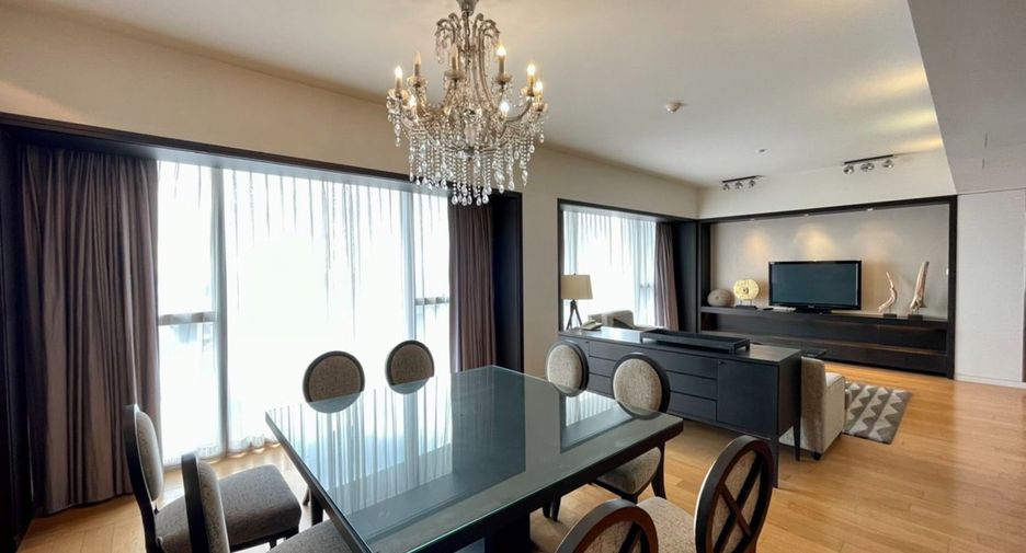 For rent 3 bedrooms condo in Sathon, Bangkok