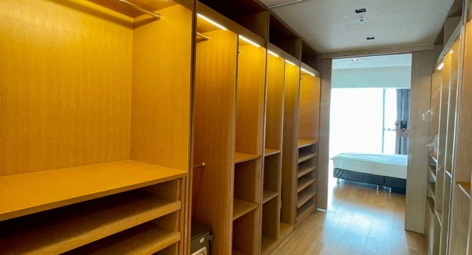 For rent 3 bedrooms condo in Sathon, Bangkok