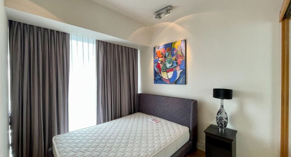 For rent 3 bedrooms condo in Sathon, Bangkok