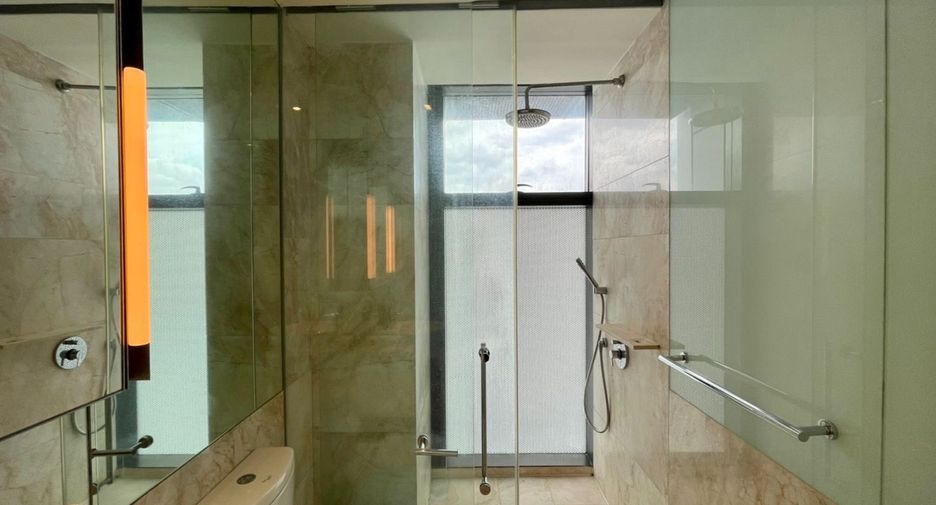 For rent 3 bedrooms condo in Sathon, Bangkok