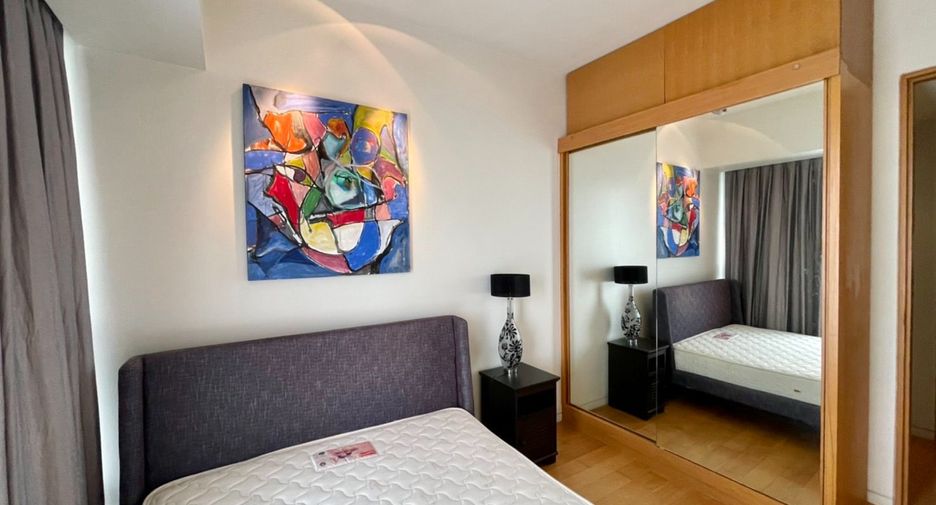 For rent 3 bedrooms condo in Sathon, Bangkok