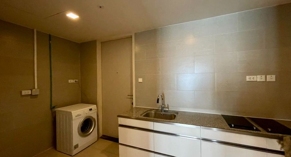 For rent 3 bedrooms condo in Sathon, Bangkok