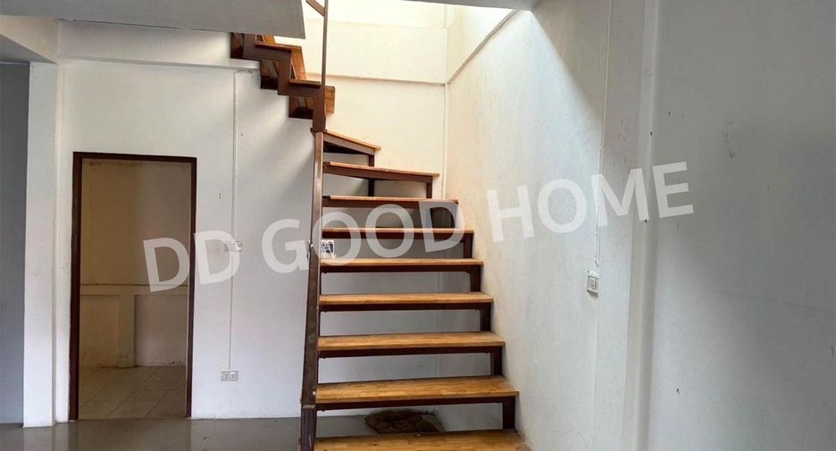 For sale 3 bedrooms townhouse in Mueang Nongbua Lamphu, Nong Bua Lamphu