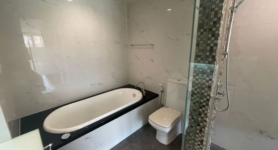 For rent 2 bedrooms condo in Sathon, Bangkok