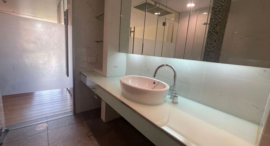 For rent 2 bedrooms condo in Sathon, Bangkok
