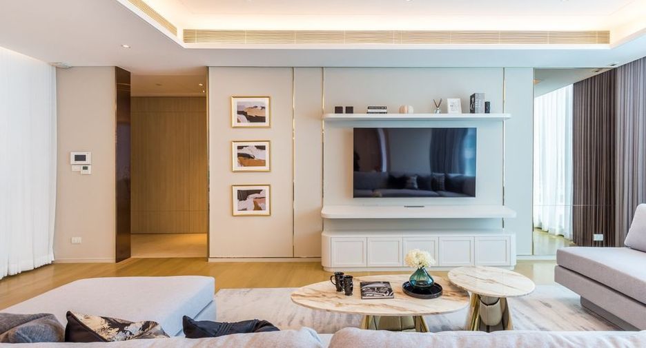 For rent and for sale 2 bedrooms condo in Pathum Wan, Bangkok