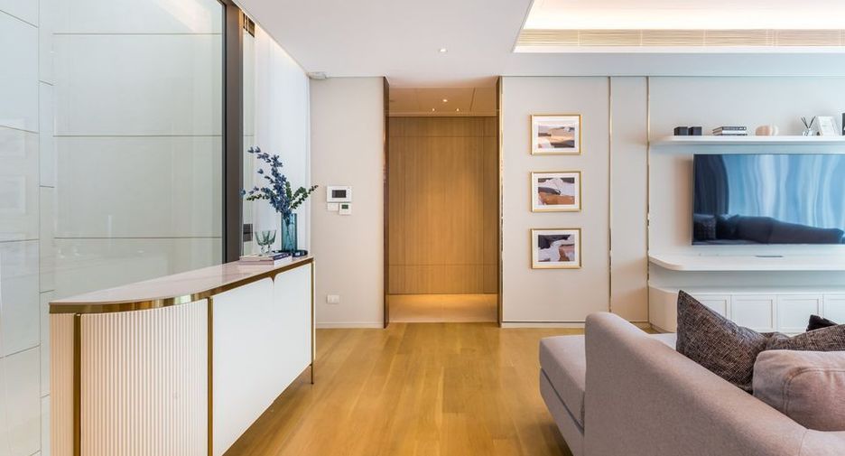 For rent and for sale 2 bedrooms condo in Pathum Wan, Bangkok