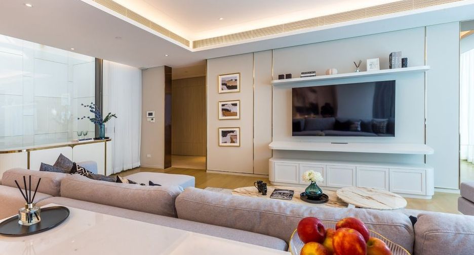 For rent and for sale 2 bedrooms condo in Pathum Wan, Bangkok