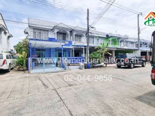 For sale 4 Beds townhouse in Lam Luk Ka, Pathum Thani