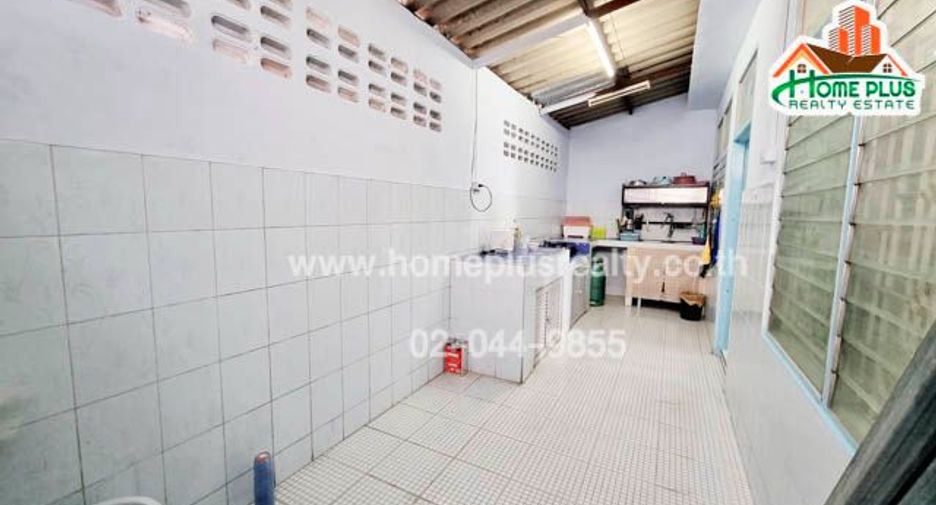 For sale 4 bedrooms townhouse in Lam Luk Ka, Pathum Thani