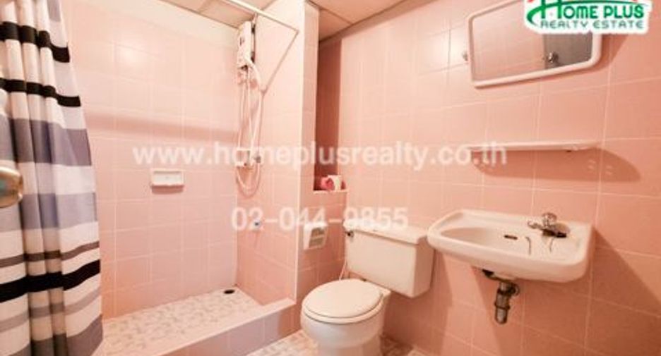 For sale 84 bedrooms apartment in Bang Kapi, Bangkok
