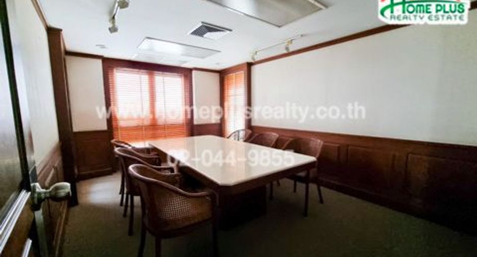 For sale 84 bedrooms apartment in Bang Kapi, Bangkok