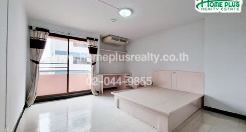 For sale 84 bedrooms apartment in Bang Kapi, Bangkok