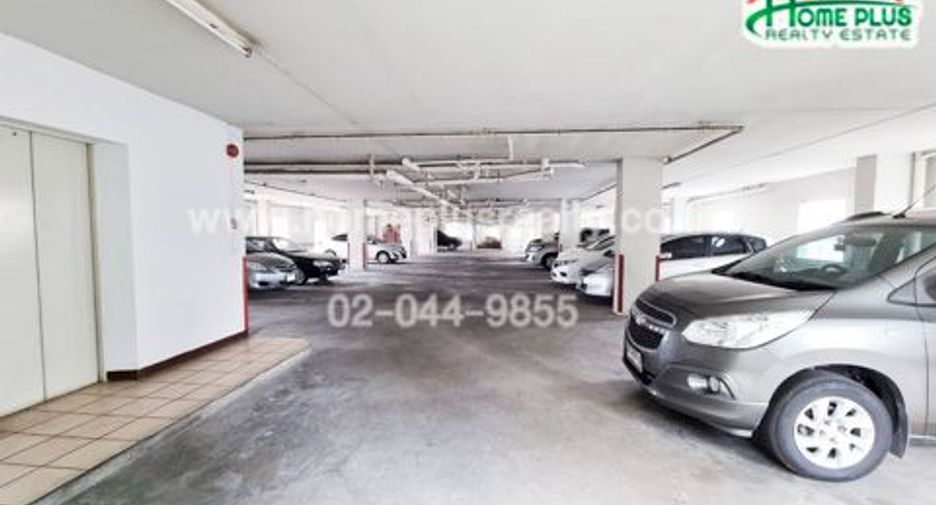 For sale 84 bedrooms apartment in Bang Kapi, Bangkok