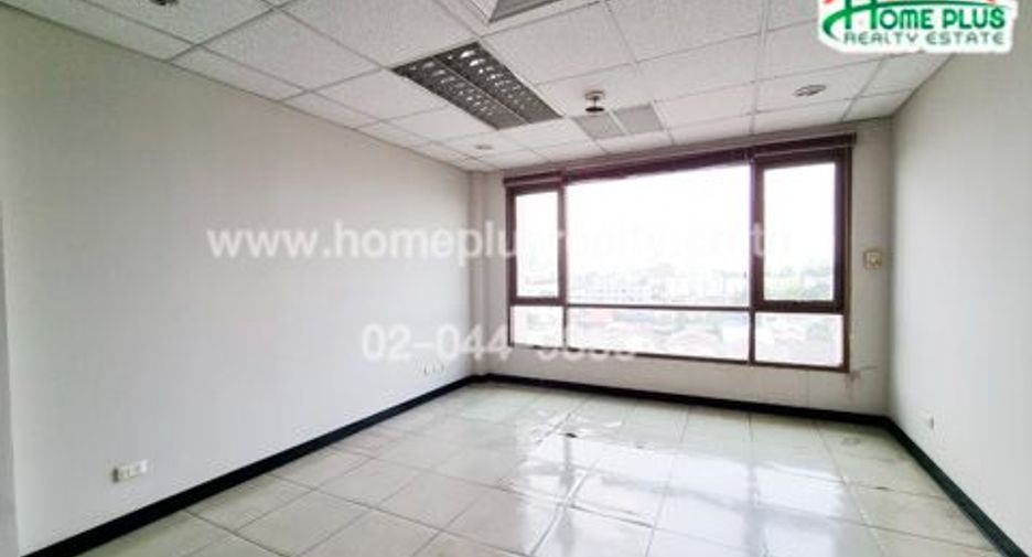 For sale 84 bedrooms apartment in Bang Kapi, Bangkok