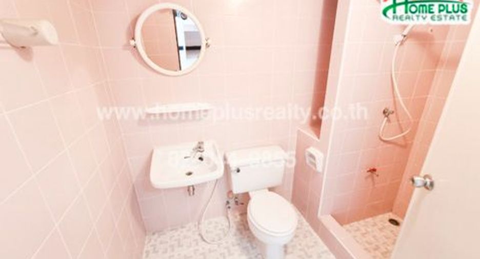 For sale 84 bedrooms apartment in Bang Kapi, Bangkok