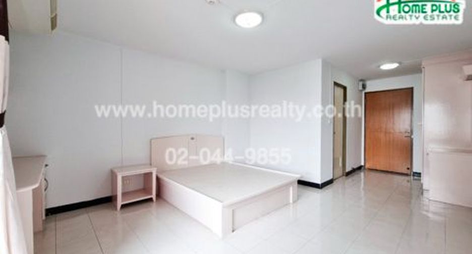 For sale 84 bedrooms apartment in Bang Kapi, Bangkok